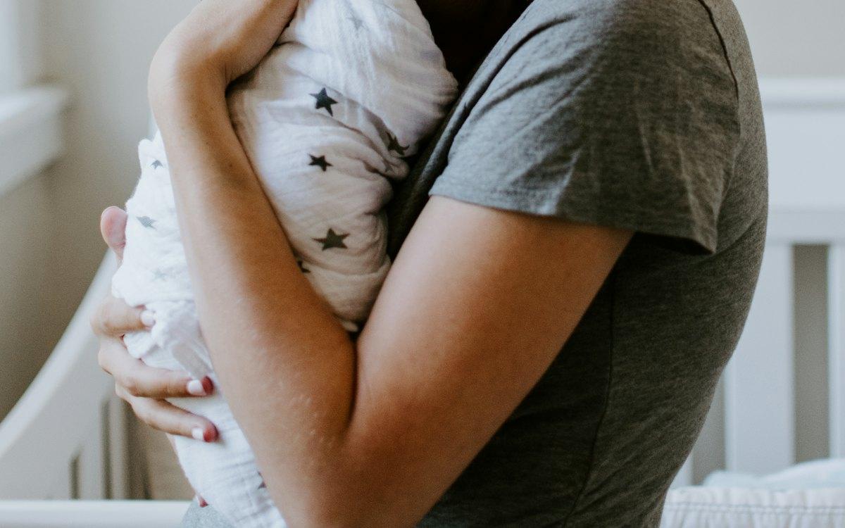 Salário-maternidade: quem tem direito e como pedir