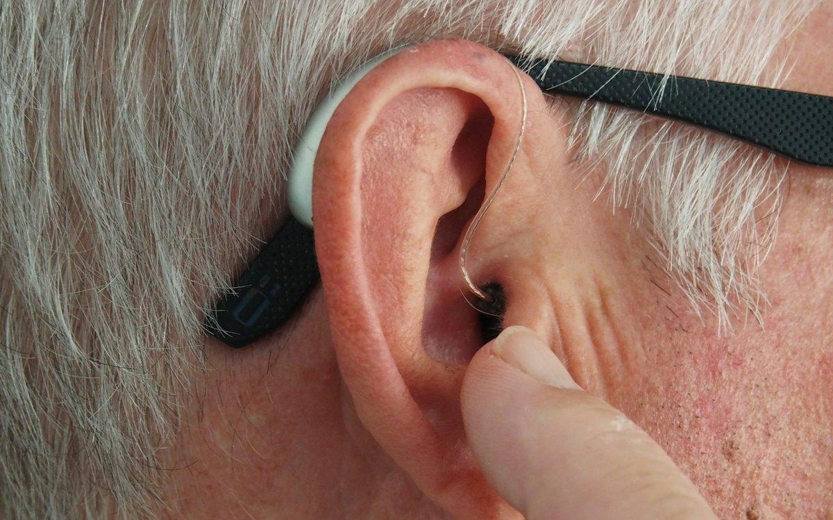 Perdi audição por causa do barulho do trabalho. Tenho direito?